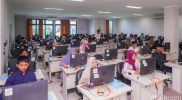 Peserta UTBK-SNBT mengikuti ujian di Unsoed Purwokerto, 24 April 2025