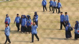 Sejumlah pegawai honorer berdiskusi terkait usulan kebutuhan CPNS dan PPPK 2026.