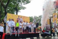 Wakil Ketua Komisi VI DPR RI Andre Rosiade melepas 100 bus mudik gratis Pulang Basamo 2026 menuju Sumatera Barat dari Kompleks DPR RI, Jakarta Pusat, Minggu (8/3/2026)