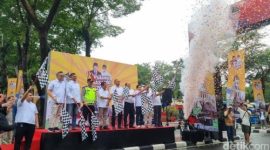 Wakil Ketua Komisi VI DPR RI Andre Rosiade melepas 100 bus mudik gratis Pulang Basamo 2026 menuju Sumatera Barat dari Kompleks DPR RI, Jakarta Pusat, Minggu (8/3/2026)