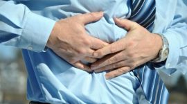 Penderita asam lambung sering mengalami nyeri di dada dan ulu hati setelah mengonsumsi makanan pemicu.