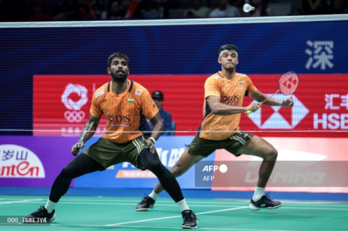 Pasangan Malaysia, Aaron Tai / Kang Khai Xing, merayakan kemenangan atas Satwiksairaj Rankireddy / Chirag Shetty pada babak awal All England 2026 di Birmingham.
