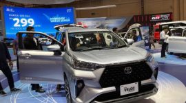 Toyota menawarkan Veloz Hybrid dengan harga promo Rp 303 juta dan skema kredit cicilan mulai Rp 1 jutaan per bulan dengan uang muka besar.