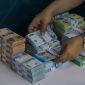 Sejumlah uang rupiah emisi lama yang sudah tidak berlaku namun masih bisa ditukarkan di Bank Indonesia dalam batas waktu tertentu