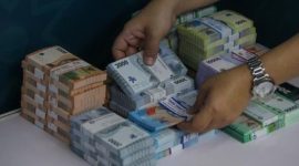 Sejumlah uang rupiah emisi lama yang sudah tidak berlaku namun masih bisa ditukarkan di Bank Indonesia dalam batas waktu tertentu