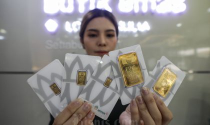 Harga emas Antam di Pegadaian hari ini turun Rp52.000