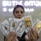 Pegadaian menurunkan harga emas Antam pada Kamis, 23 April 2026, dengan harga 1 gram Rp2.944.000.