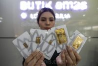 Pegadaian menurunkan harga emas Antam pada Kamis, 23 April 2026, dengan harga 1 gram Rp2.944.000.