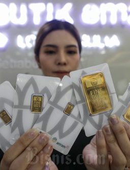 Harga Emas Pegadaian Hari Ini Turun Serentak