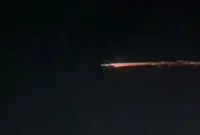Benda angkasa yang viral melintasi langit Lampung pada Sabtu (4/4/2026). ANTARA/video warga.