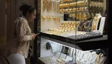 Harga emas perhiasan di sejumlah penyedia terpantau stabil pada 26 April 2026