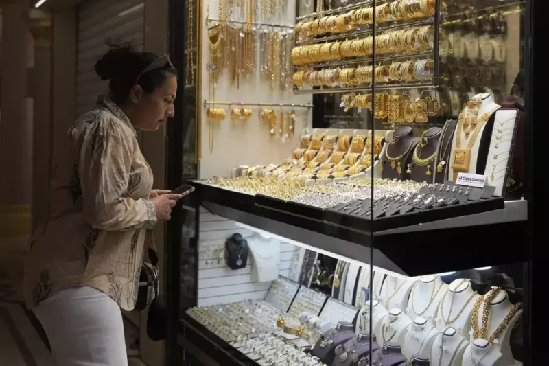 Harga emas perhiasan di sejumlah penyedia terpantau stabil pada 26 April 2026