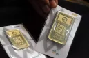 Harga emas Antam diprediksi bergerak fluktuatif dengan potensi koreksi dan penguatan pada awal pekan.