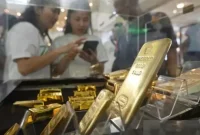 Harga emas Antam turun signifikan pada 3 April 2026 menjadi Rp 2.857.000 per gram