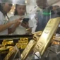 Harga emas Antam turun signifikan pada 3 April 2026 menjadi Rp 2.857.000 per gram