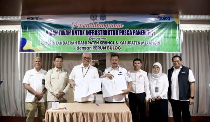 Bupati Kerinci Monadi menandatangani NPHD bersama Perum BULOG di Villa Boekit Dizza Resort.