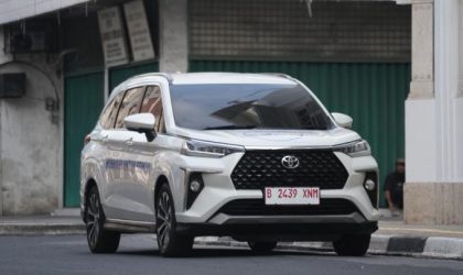Baterai hybrid New Veloz di bawah jok dengan sistem pendingin udara