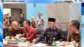 Wawako Sungai Penuh Azhar Hamzah menghadiri RUPSLB Bank Jambi di Kota Jambi.
