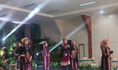 Semarak Parade Batik dan Lagu DWP Kota Sungai Penuh