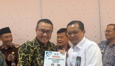 Wali Kota Alfin saat memperjuangkan dukungan pendidikan ke pemerintah pusat.