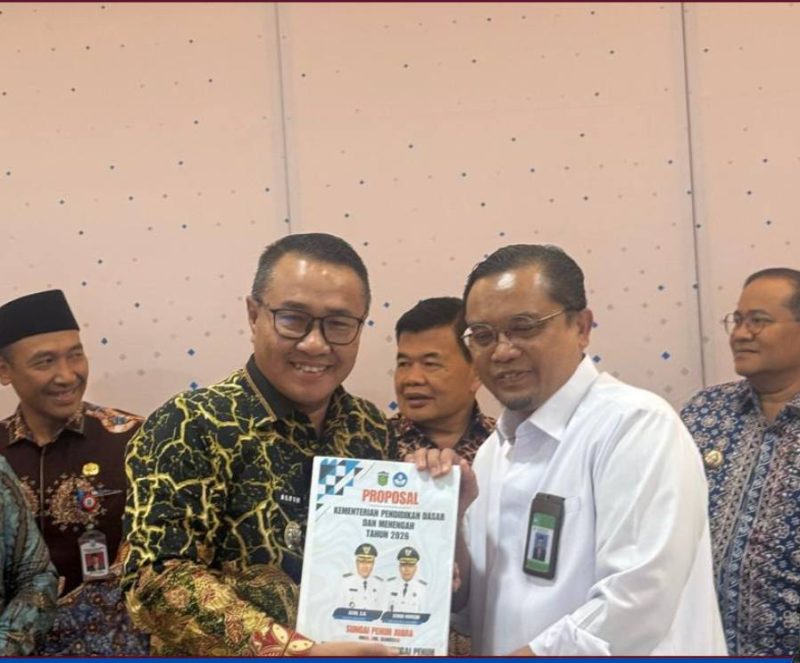 Wali Kota Alfin saat memperjuangkan dukungan pendidikan ke pemerintah pusat.