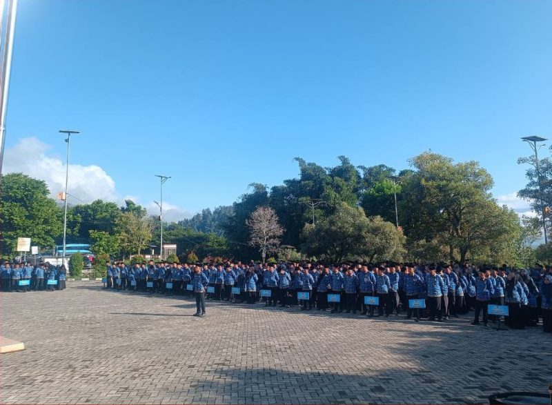 Upacara Hari Otonomi Daerah ke-30 di Kota Sungai Penuh.