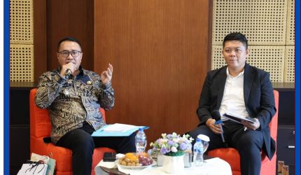 Wali Kota Sungai Penuh Alfin SH memberikan kuliah umum di Auditorium UNIFAC Universitas Jambi kepada mahasiswa Fakultas Hukum pada Kamis 3 April.