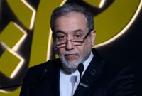 Menteri Luar Negeri Iran, Abbas Araghchi, memberikan pernyataan kepada media dalam sebuah forum diplomatik