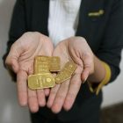 Harga emas Antam naik seiring ketidakpastian global dan meningkatnya permintaan aset aman.