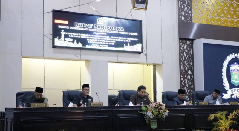Wali Kota Alfin menghadiri rapat paripurna DPRD Sungai Penuh dengan agenda pandangan fraksi terhadap LKPJ Tahun Anggaran 2025.