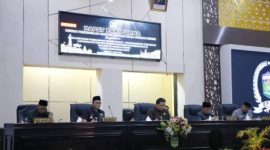 Wali Kota Alfin menghadiri rapat paripurna DPRD Sungai Penuh dengan agenda pandangan fraksi terhadap LKPJ Tahun Anggaran 2025.
