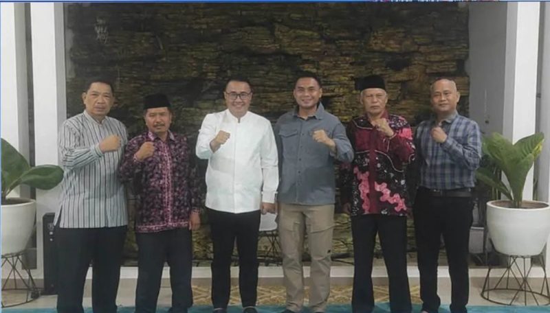 Wali Kota Alfin bersama Wakil Wali Kota Azhar Hamzah menyambut kunjungan Dandenpom II/2 Jambi Kolonel Cpm Deka Piro Sandira di Rumah Dinas Wali Kota Sungai Penuh, Sabtu (18/4/2026).