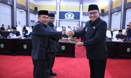 Wali Kota Sungai Penuh menghadiri rapat paripurna DPRD LKPJ 2025