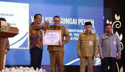 Wali Kota Sungai Penuh Alfin menghadiri peresmian Posbankum di Jambi