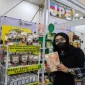 Pelaku usaha dan pengunjung memadati Jogja Food and Beverage Expo 2026 di Jogja Expo Center (JEC), Yogyakarta, yang menampilkan berbagai produk makanan, minuman, dan inovasi kemasan dari UMKM dan IKM lokal.