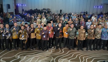 Gubernur Al Haris menghadiri acara dan menyampaikan kebanggaan atas dua daerah di Jambi yang menerima apresiasi dari pemerintah pusat.