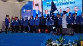 Alfin resmi dilantik sebagai Ketua DPD PAN Kota Sungai Penuh oleh Zulkifli Hasan dalam pelantikan serentak di Jambi, disaksikan Al Haris dan jajaran PAN.