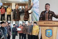 Bupati Kerinci memimpin penandatanganan komitmen percepatan digitalisasi desa di Ruang Pola Kantor Bupati Kerinci. ( foto Kkerinci Satu)