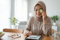 Kebiasaan sederhana seperti mengatur jarak layar membantu menjaga mata tetap sehat