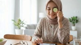 Kebiasaan sederhana seperti mengatur jarak layar membantu menjaga mata tetap sehat