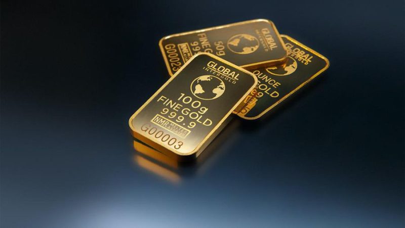Pergerakan harga emas global yang tertekan penguatan dolar AS dan lonjakan harga minyak