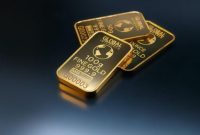 Pergerakan harga emas global yang tertekan penguatan dolar AS dan lonjakan harga minyak