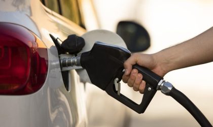 SPBU Pertamina dengan papan harga BBM menunjukkan perbedaan harga antara BBM subsidi dan nonsubsidi yang semakin melebar.