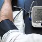 Pemeriksaan tekanan darah sejak usia muda penting untuk mencegah risiko penyakit jantung dan ginjal