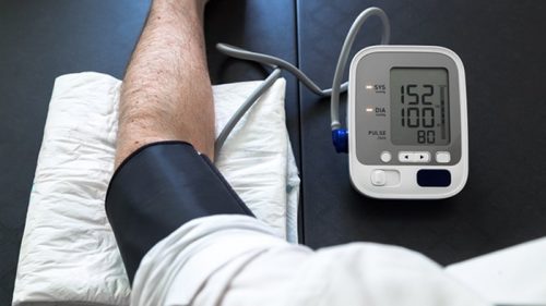 Pemeriksaan tekanan darah sejak usia muda penting untuk mencegah risiko penyakit jantung dan ginjal