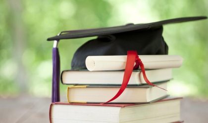 Ilustrasi mahasiswa belajar di kampus untuk pendaftaran UM PTKIN 2026