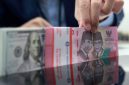 Nilai tukar rupiah tertekan seiring kenaikan tajam harga minyak dan meningkatnya permintaan dolar AS di pasar domestik.