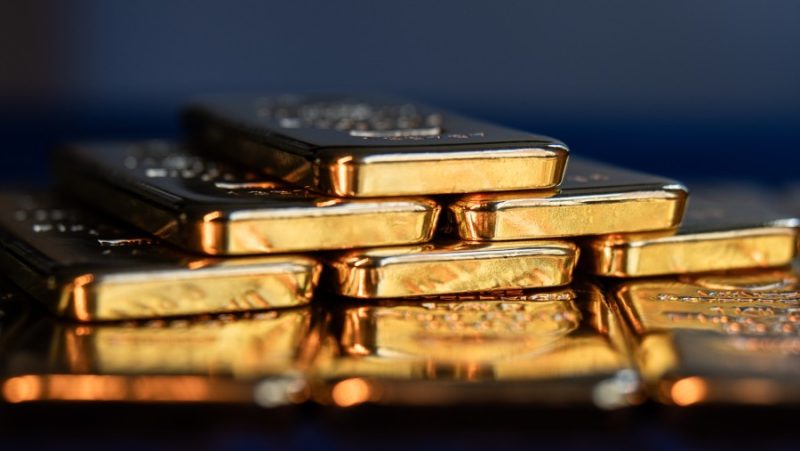 Emas batangan menjadi pilihan investasi di tengah pelemahan harga emas dunia