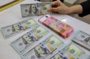 Pergerakan rupiah diperkirakan fluktuatif dan berpotensi melemah dipengaruhi sentimen global dan domestik