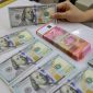 Pergerakan rupiah diperkirakan fluktuatif dan berpotensi melemah dipengaruhi sentimen global dan domestik